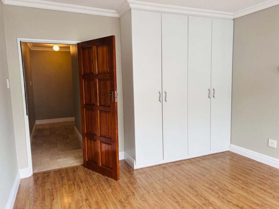 2 Bedroom Property for Sale in Sea Point Western Cape